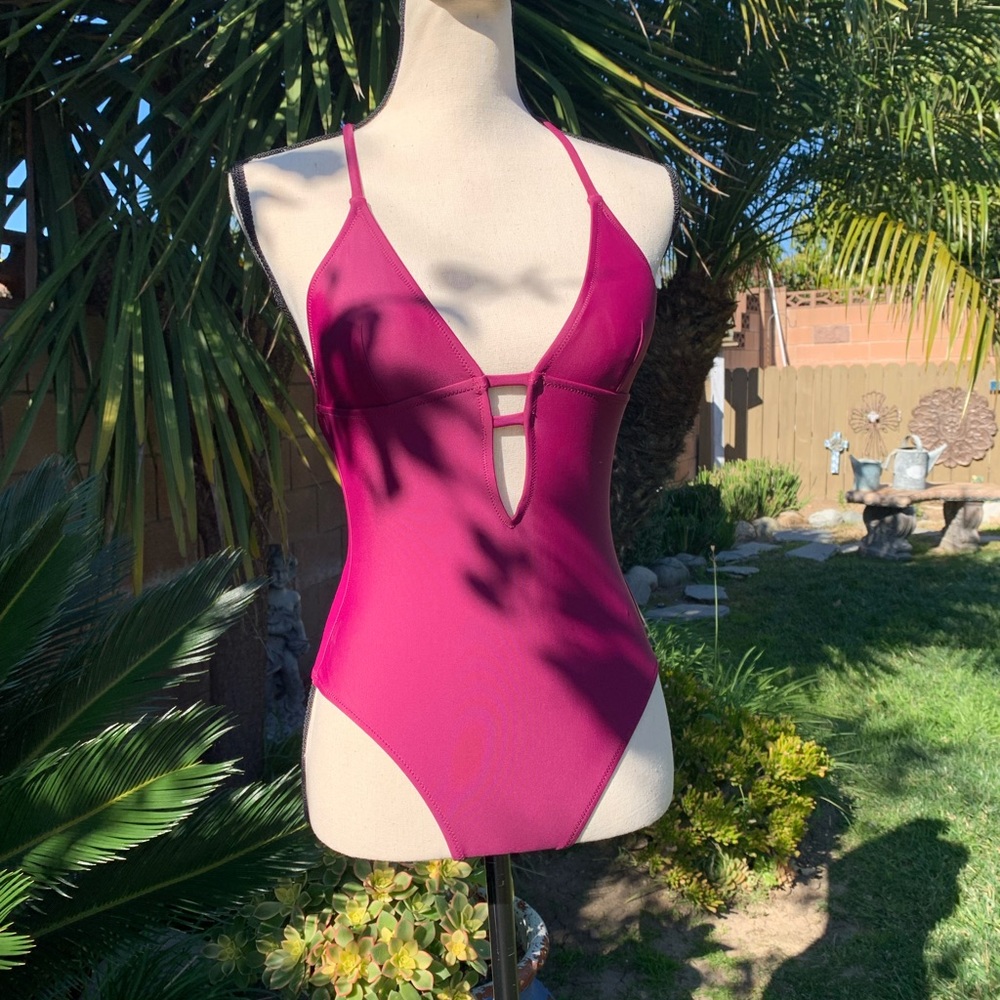 One-piece swimsuit by Cupshe - Picture 3 of 14